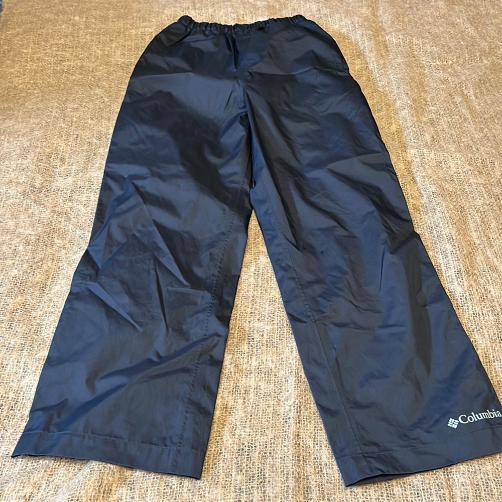Boys black Columbia rain pants size small